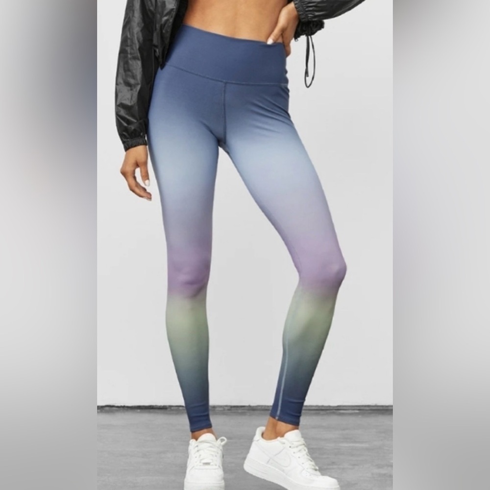 Alo Yoga Vapor High Waist Leggings Size S Gradient Dusk Sky Purple 28” Inseam